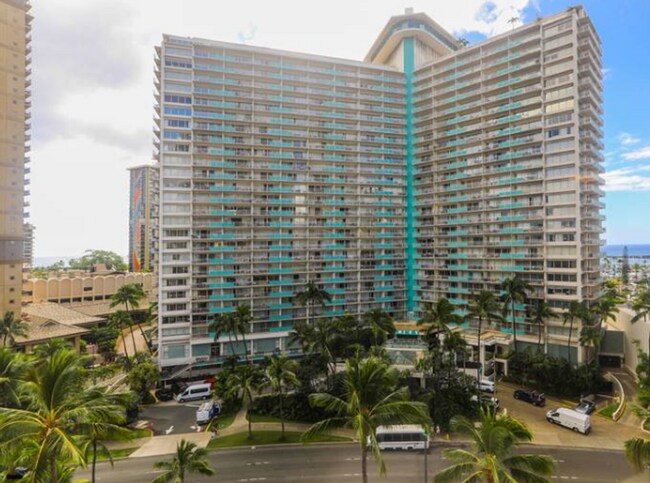 Building Photo - Renovated Fully Furnished 1 Bedroom at Dis...