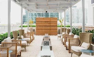 Building Photo - 125 E Pine St