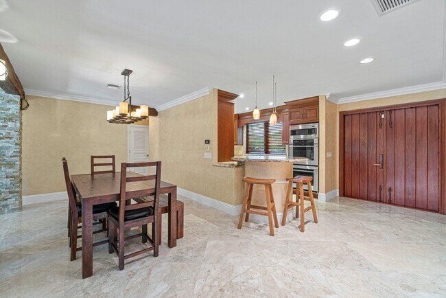 Building Photo - 870 NW 7th St