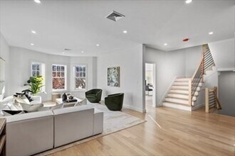 Building Photo - 1574 Beacon St