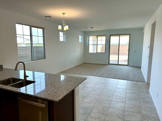 Building Photo - Fantastic 10 month new Taylor Morrison hom...