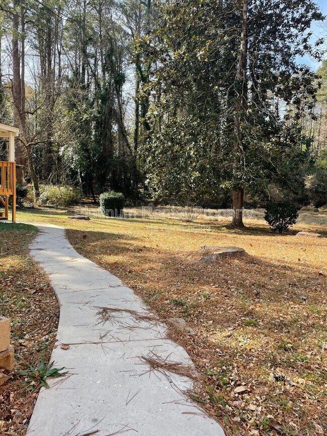 Building Photo - 1245 Shore Dr SW