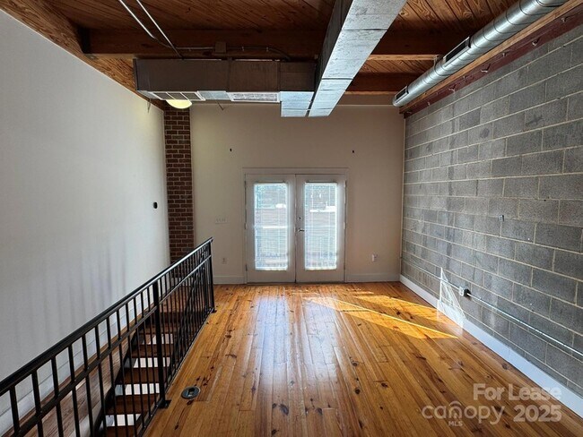 Building Photo - 3205 N Davidson St