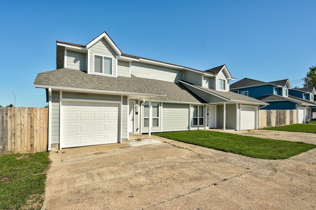 Building Photo - 727 Vicksburg Ave