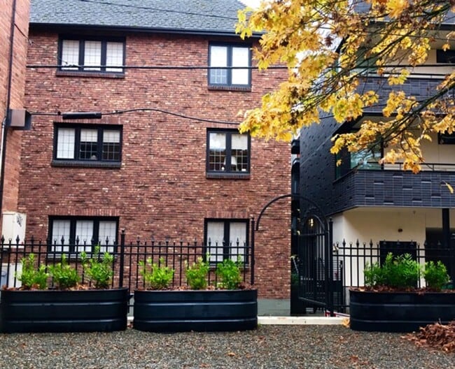 Building Photo - Buckley Apartments