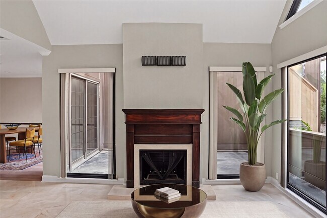 Building Photo - 102 Litchfield Ln