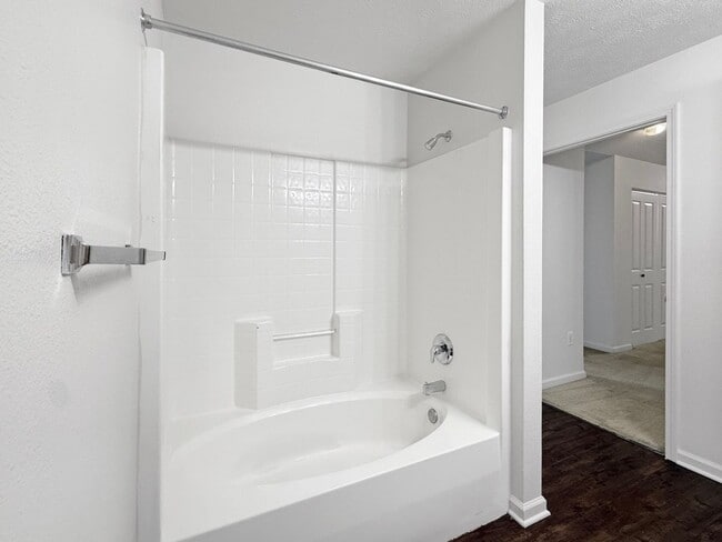 Building Photo - Luxe 1-Bedroom Haven: Serene Lakeside Livi...