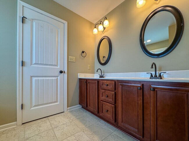 Building Photo - 2900 Blackwater Ct