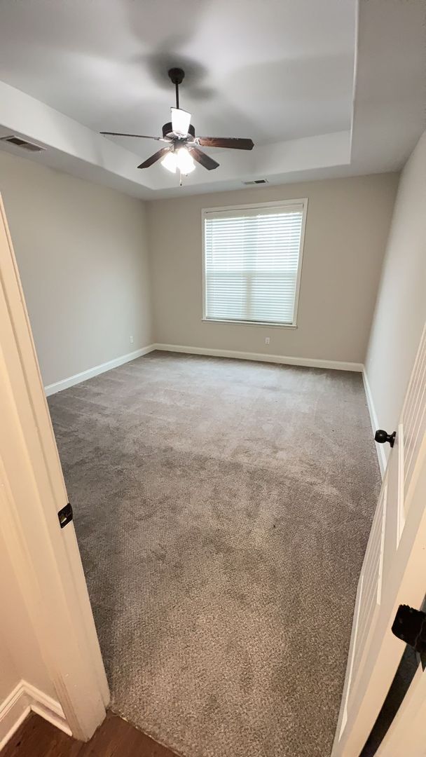 Building Photo - Nice 4 bedroom 2 bath home in the heart of...