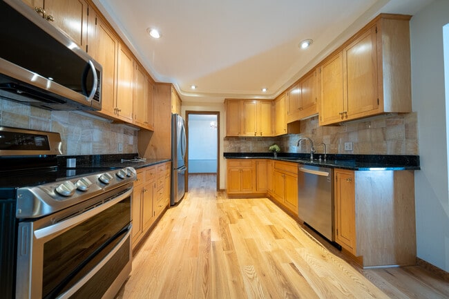 Building Photo - 5209 W 61st St