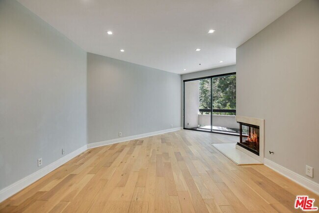 Building Photo - 2112 Century Park Ln