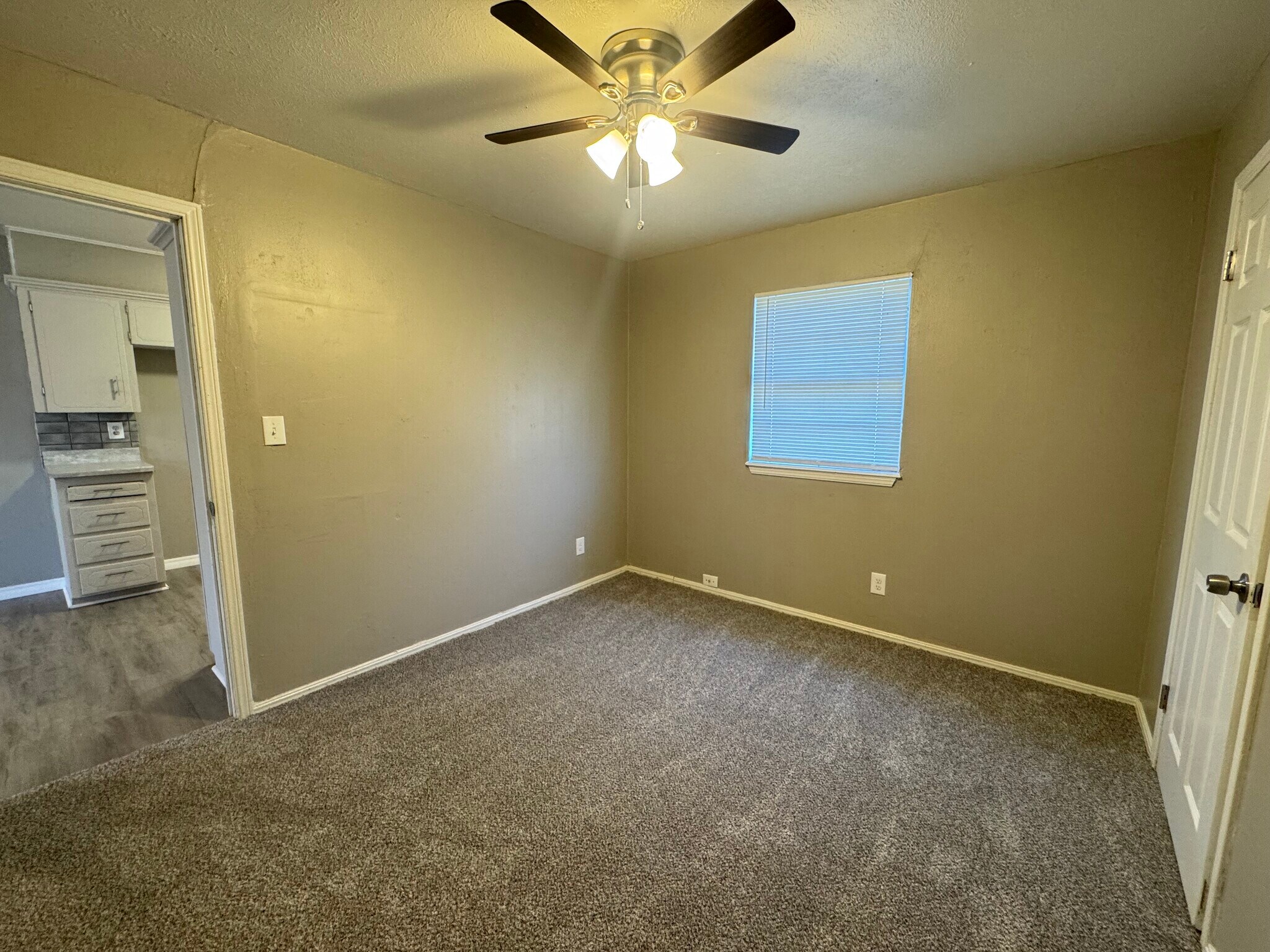 Building Photo - 9111 N Walker Ave