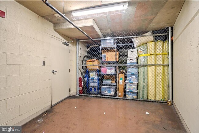 Building Photo - 1390 Kenyon St NW