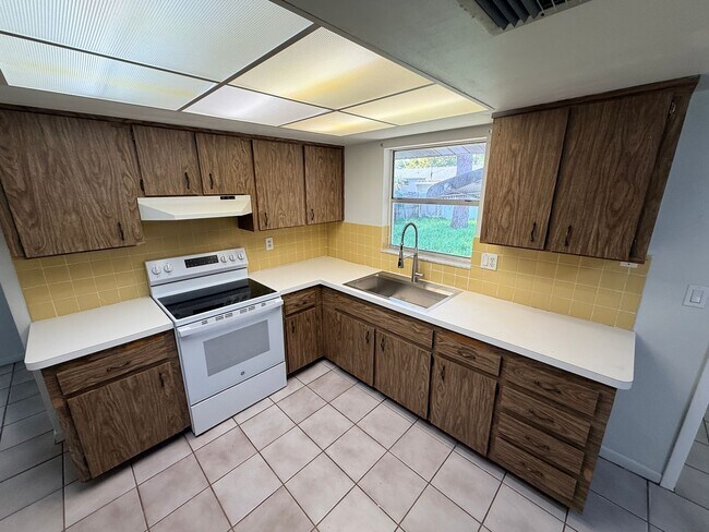 Building Photo - 7552 Cumber Dr