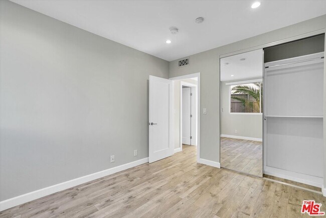 Building Photo - 842 11th St