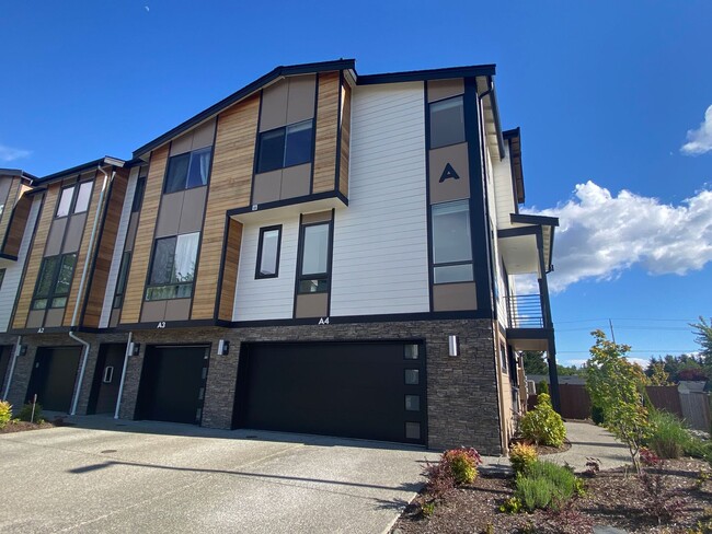 Building Photo - Beautiful Modern Townhome in Everett