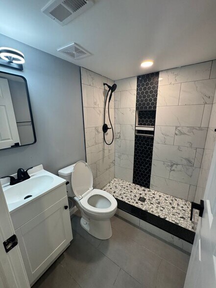 Building Photo - 2731 Mura St