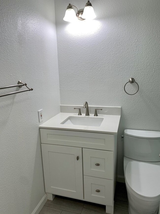 Building Photo - Upgraded Carpinteria Townhome- Great Commu...