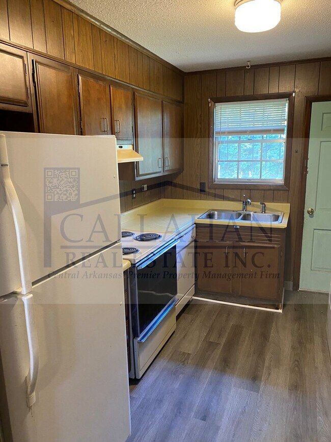 Building Photo - 8307 W Woodview Dr