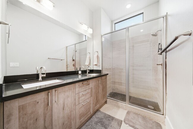 Building Photo - 2401 Crawford St