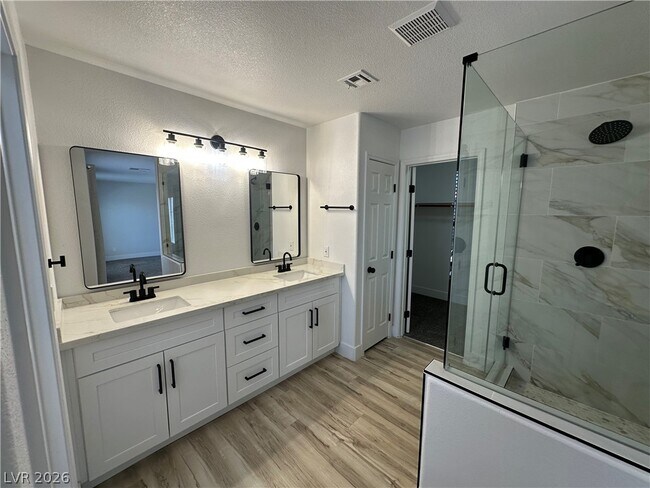 Building Photo - 10004 Bonterra Ave