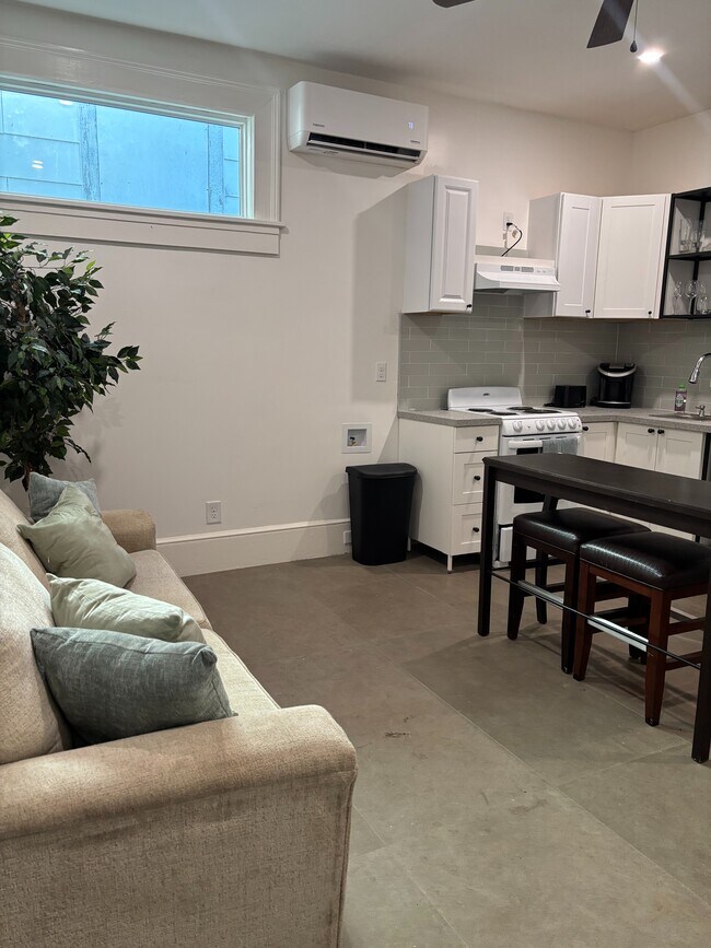 Building Photo - 224 Finley Ave