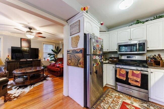 Building Photo - 1280 Stillwood Dr NE