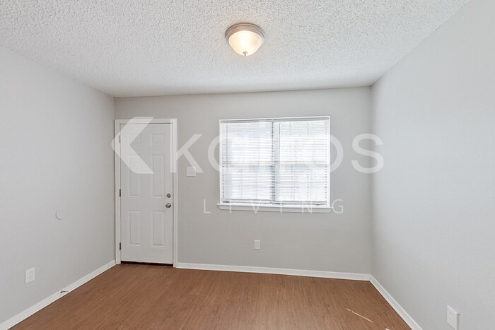 Building Photo - 834 Courtenay Pl