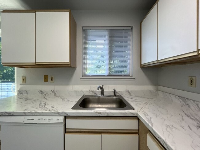 Building Photo - 8332 SW 21st Ave