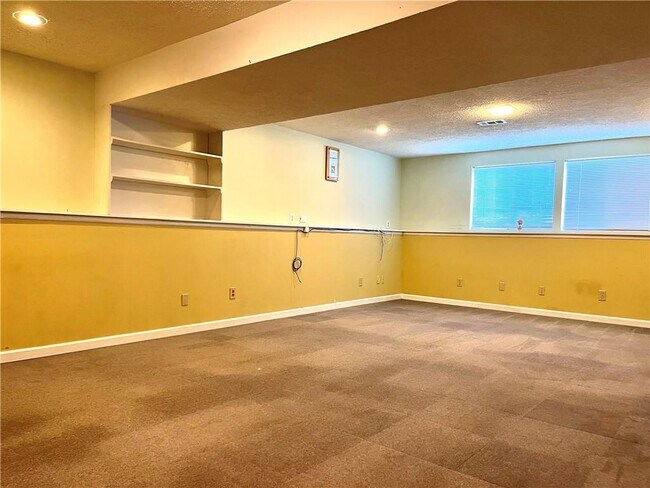 Building Photo - 6775 Windfaire Dr