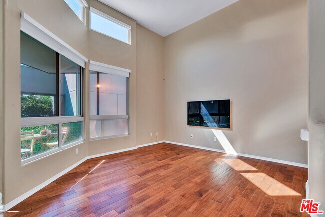 Building Photo - 13044 Pacific Promenade