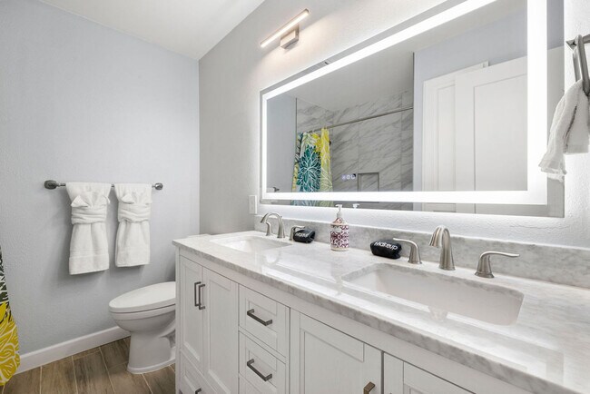 Building Photo - 8259 E Mulberry Ln