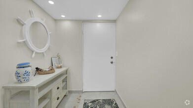 Building Photo - 450 Egret Cir