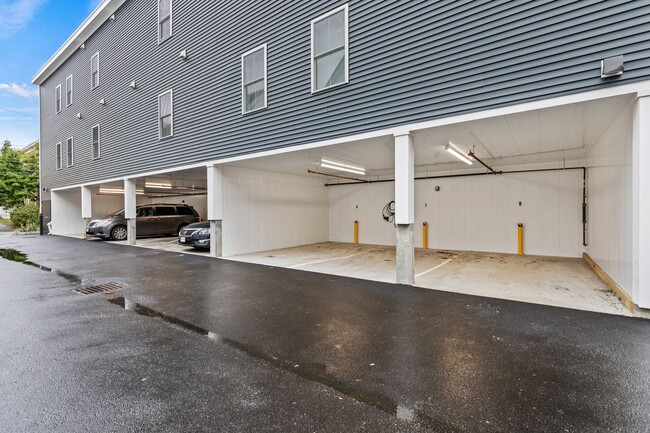 Building Photo - 386 St John St