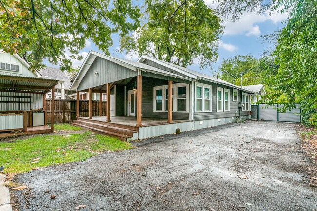 Building Photo - 326 Simon St