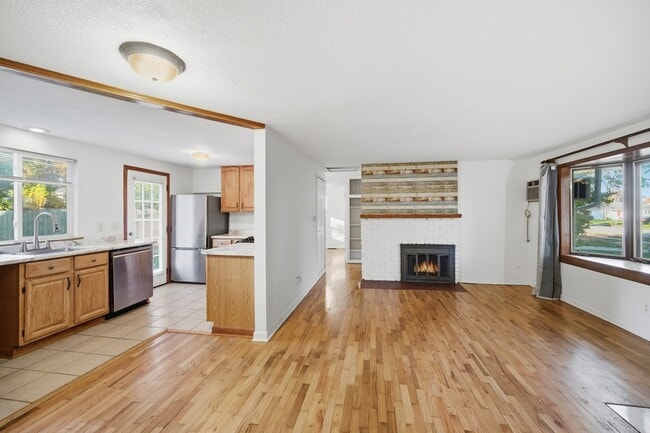 Building Photo - 212 N Knollwood Dr