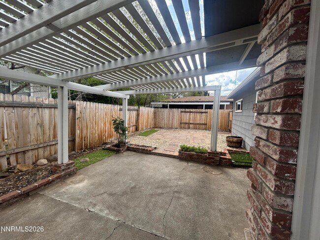 Building Photo - 1250 Charles Dr