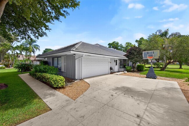 Building Photo - 15 Balfour Rd E