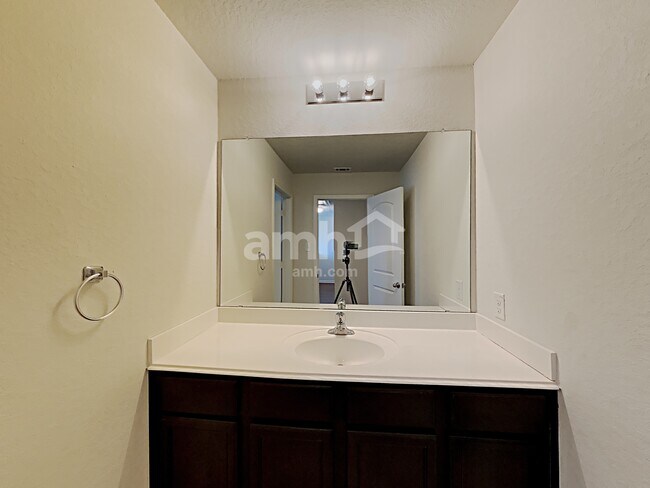 Building Photo - 7734 Watersedge Cove