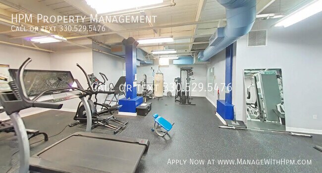 Building Photo - 1133 W 9th St