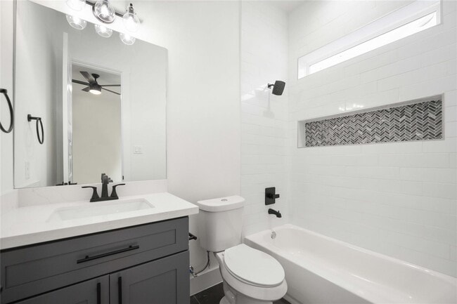 Building Photo - 2115 Dan St