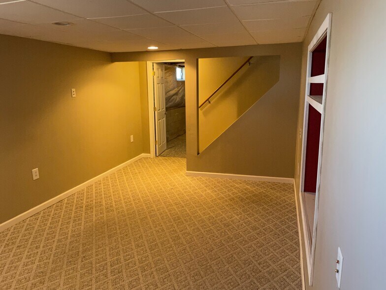 Building Photo - 8 Bay Heights Cir