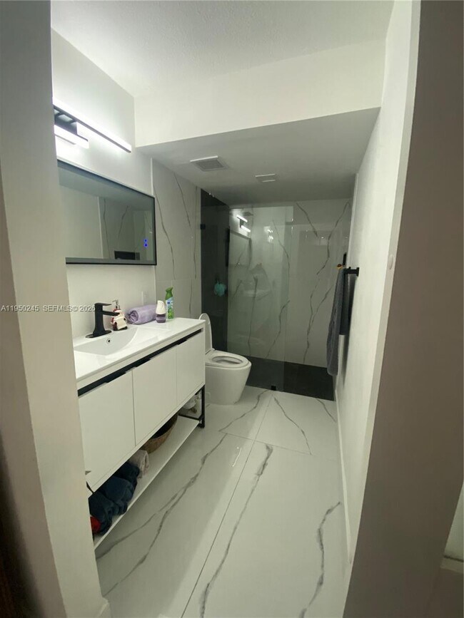 Building Photo - 9706 Hammocks Blvd