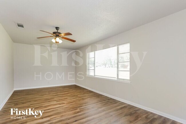 Building Photo - 5113 Bob Dr