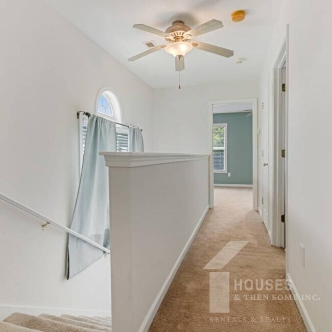 Building Photo - 112 Asteria St
