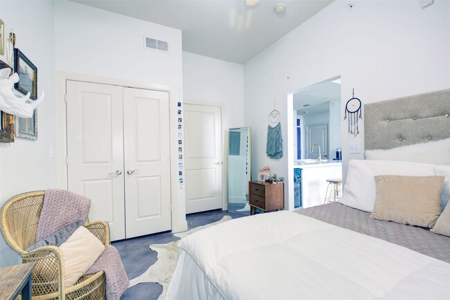 Building Photo - 1010 Rosine St