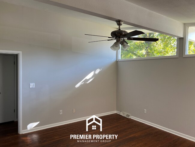 Building Photo - 2322 Rodgers Dr NE