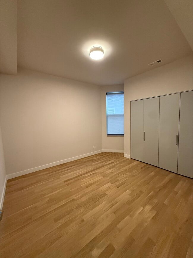 Building Photo - 1015 N California Ave