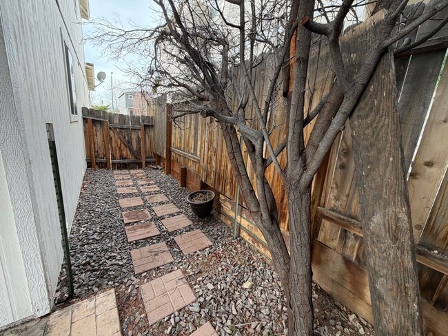 Building Photo - 3 Bedroom 2.5 Bathroom Home in Northwest Reno!