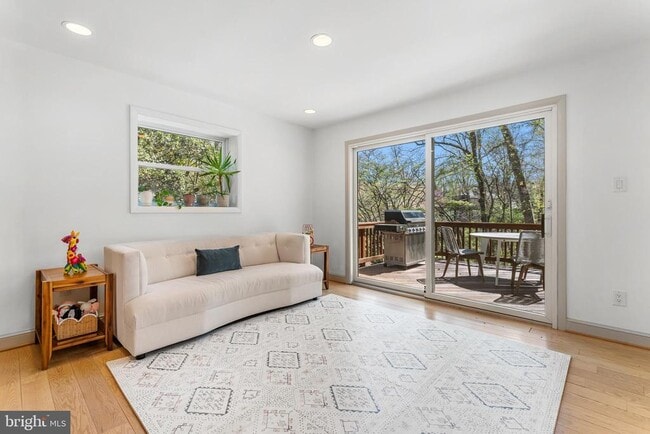 Building Photo - 2820 Ellicott St NW